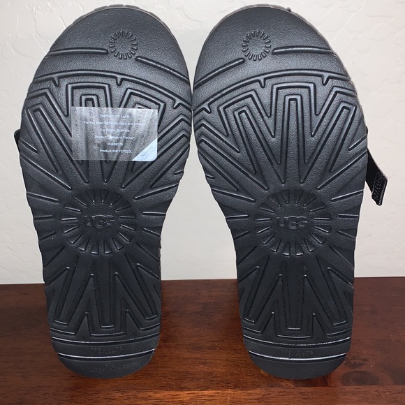 UGG BRAND NEW IN BOX & GORGEOUS SIZE 8 FLUFFITA JET BLACK SLIDES - Picture 9 of 13